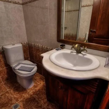 Isaraiko Spiti Agia Theodora Hotel