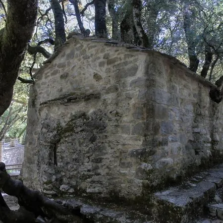 Isaraiko Spiti Agia Theodora 2*