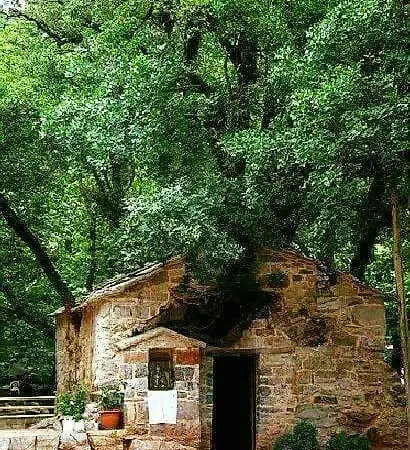 Hotel Isaraiko Spiti Agia Theodora 2*