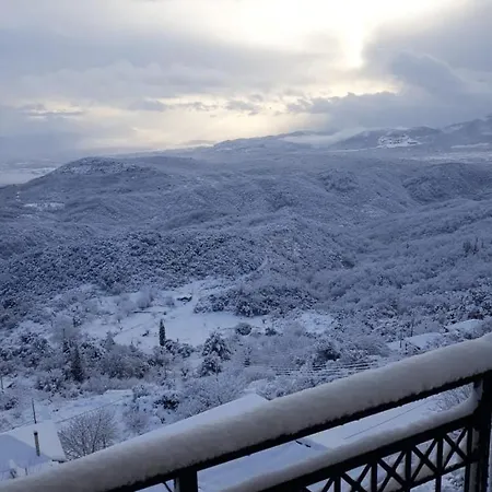 Hotel Isaraiko Spiti Agia Theodora 2*