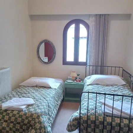 Isaraiko Spiti Agia Theodora Hotel Isaris