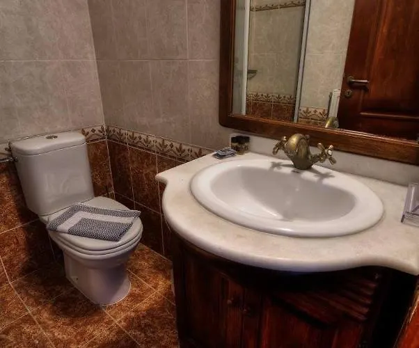 Isaraiko Spiti Agia Theodora Hotel