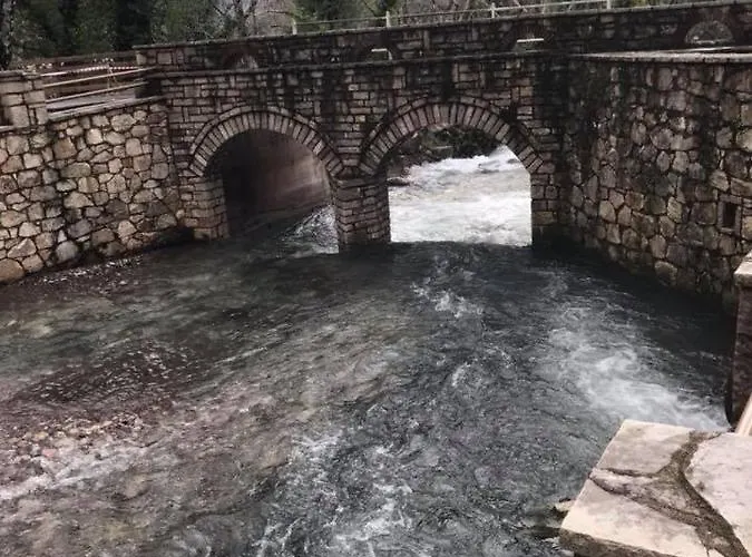 Isaraiko Spiti Agia Theodora Hotel