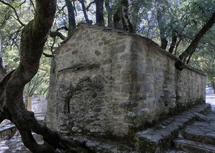 Isaraiko Spiti Agia Theodora 2*