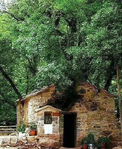 Hotel Isaraiko Spiti Agia Theodora 2*