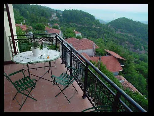 Isaraiko Spiti Agia Theodora 호텔