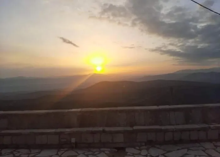 호텔 Isaraiko Spiti Agia Theodora 2*